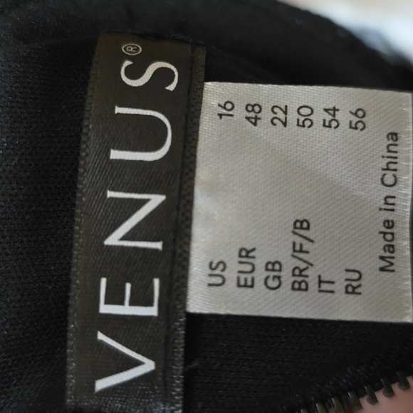 Black Lace Peekaboo Culotte Crop Jumpsuit NWT Venus Sz 16 - Picture 12 of 16